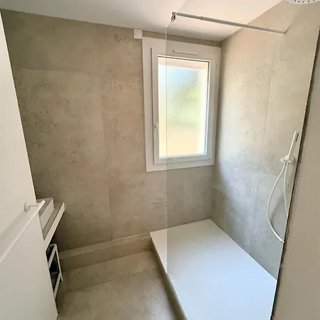 Nid Douillet A Apartment *